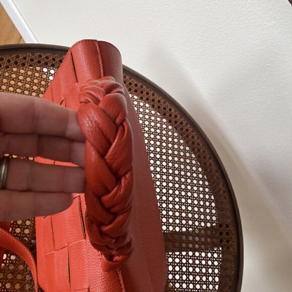 Elegant Woven Leather Handbag - Red - Picture 3 of 13